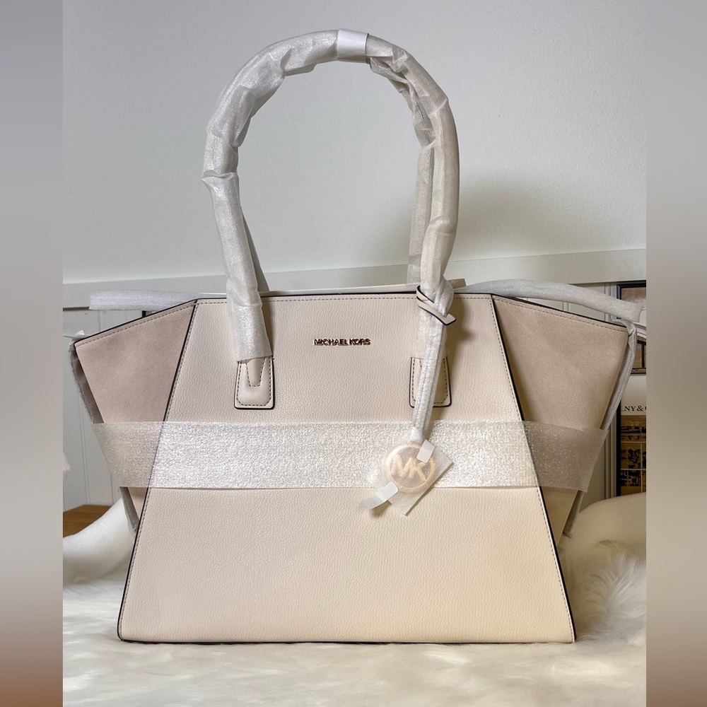 ✨NWT✨MICHAEL KORS
Avril Extra-Large Leather Top-Zip Tote Bag